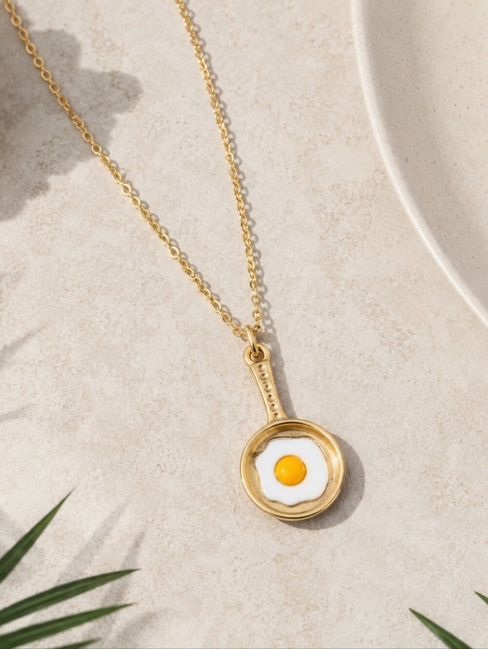 MODCLOTH RETRO EGG & FRYING PAN GOLDEN NECKLACE